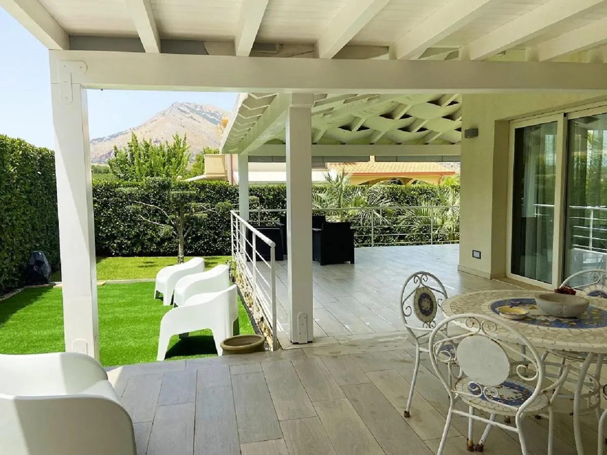 Apartment Borgo Aranci - Appartamento In Villa Orchidea - 12A Castellammare del Golfo Italy